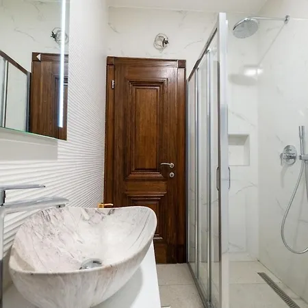 Paradise Palace Apartment
